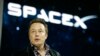 Gedung Putih sedang mengadakan pembicaraan dengan miliarder Elon Musk mengenai pengadaan satelit layanan internet SpaceX di Iran. (Foto: AP)