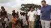 စစ်တွေမြို့ ဘောဒူဘမူဆလင်ဒုက္ခသည်စခန်းကို အမေရိကန်သံအမတ်ကြီး Derek Mitchell နဲ့ အမေရိကန်သံတမန်တွေ သွားရောက်စဉ် (၈ စက်တင်ဘာ ၂၀၁၂)