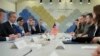 Президент України Володимир Зеленський на зустрічі з держсекретарем США Ентоні Блінкеном на щорічній зустрічі Всесвітнього економічного форуму в Давосі, у вівторок, 16 січня 2024 р. (Фото: AP/Маркус Шрайбер)