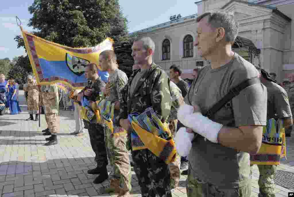 Бійці батальйону &quot;Донбас&quot; отримають благословення у католицькому соборі святого Миколая у Києві.