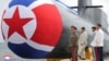 Pemimpin Korea Utara Kim Jong Un menghadiri apa yang dilaporkan media pemerintah sebagai upacara peluncuran kapal selam serang nuklir taktis baru di Korea Utara, 8 September 2023. (Foto: KCNA via REUTERS)