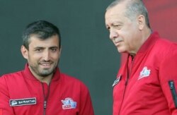 Türkiyə dron proqramının rəhbəri sayılan Selcuk Bayraktar həm də Türkiyə Prezidenti Rəcəb Tayyib Ərdoğanın kürəkənidir.