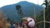 ချင်းပြည်နယ်အတွင်း စစ်ကောင်စီတပ်တွေနဲ့ ဒေသခံကာကွယ်ရေးတပ်တို့ကြား တိုက်ပွဲတွေကြောင့် ထွက်ပြေးတိမ်းရှောင်နေကြရသူများ။ (မေ ၃၁၊ ၂၀၂၁)
