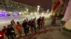 Протестующие со свечами в руках в центре Минска – после того, как белорусские власти заблокировали доступ к сайту «Комсомольской правды в Беларуси». 28 сентября 2021 г.