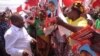 Filipe Nyusi com militantes