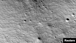 Foto de la NASA/GSFC/Arizona State University divulgada por Reuters muestra el lugar donde alunizó el módulo Odysseus en el polo sur de la luna, el 22 de febrero de 2022.