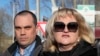 Адвокаты российского оппозиционера Алексея Навального Ольга Михайлова (справа) и Вадим Кобзев общаются с представителями СМИ (архивное фото)