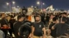 Para pengunjuk rasa berkumpul di Lapangan Tahrir Bagdad, membawa bendera Irak dan gambar ulama Syiah Irak yang berpengaruh dan pemimpin politik Muqtada al-Sadr, Sabtu, 22 Juli 2023.