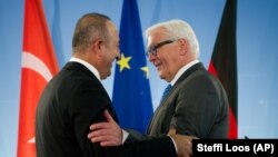 Almanya Dışişleri Bakanı Steinmeier geçen ay Berlin'de Dışişleri Bakanı Çavuşoğlu ile düzenlediği ortak basın toplantısında