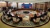 Delegasi dari Korea Selatan (tengah), China (kanan) dan Jepang (kiri) menghadiri pertemuan menteri luar negeri trilateral ke-10 di Busan pada 26 November 2023. (Foto: AFP)