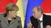 Almanya Başbakanı Angela Merkel ve Rusya Cumhurbaşkanı Vladimir Putin bir ortak basın toplantısında