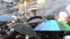 Hong Kong: la police utilise des canons à eau pour la première fois