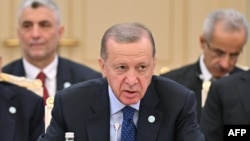 Presiden Turki Recep Tayyip Erdogan menghadiri KTT ke-10 Dewan Kepala Negara Organisasi Negara-negara Turki, di Astana, 3 November 2023, . (Handout / LAYANAN PERS PRESIDEN KAZAKHSTAN / AFP)