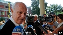 UN Special Envoy for Syria Staffan de Mistura talks with journalists as he arrives at a conference on the situation in Syria and Iraq held by Catholic charities operating in those regions, at the Vatican, Sept. 29, 2016. 