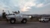 Sebuah kendaraan pasukan perdamaian PBB di Lebanon (UNIFIL) bersiaga di Desa Kfar Kila dekat perbatasan dengan Israel, di bagian selatan Lebanon, 7 Oktober 2023. (Foto: Aziz Taher/Reuters)