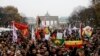 Berlin'de PKK yasağının kalkması için gösteri yapan Kürtler