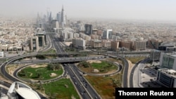 Kota Riyadh, setelah pPmerintah Saudi melonggarkan jam malam, menyusul merebaknya penyakit virus corona di Riyadh. (Foto: Reuters)