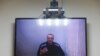 Фото: Навальний дистанційно спілкується під час судового засідання, травень 2021