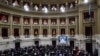 Los legisladores argentinos debaten sobre el proyecto de ley de reforma económica del presidente argentino Javier Milei, conocido como el "proyecto de ley ómnibus", en el Congreso Nacional, en Buenos Aires, Argentina, el 31 de enero de 2024.