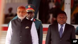 Primeiro-ministro indiano Narendra Modi e seu homólogo moçambicano Filipe Nyusi