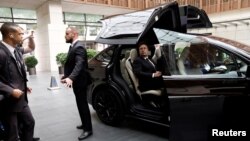 ཊེ་སི་ལཱའི་བདག་པོ་ཨེ་ལོན་མཱ་སི་ཁེ་Elon Musk ལགས་རྒྱ་ནག་གི་རྒྱལ་ས་པེ་ཅིང་དུ་འབྱོར་བ།