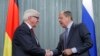 Almanya Dışişleri Bakanı Frank-Walter Steinmeier Moskova'da Rusya Dışişleri Bakanı Sergei Lavrov ile