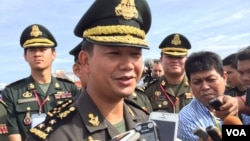Lt. Gen. Hun Manet, son of Cambodian Prime Minister Hun Sen and deputy commander of the Royal Cambodian Army and commander of the National Counter Terror Special Force, talks to journalist about the Royal Cambodian Arm Force sports tournament. January 5, 2017. (Kann Vicheika/VOA Khmer)

